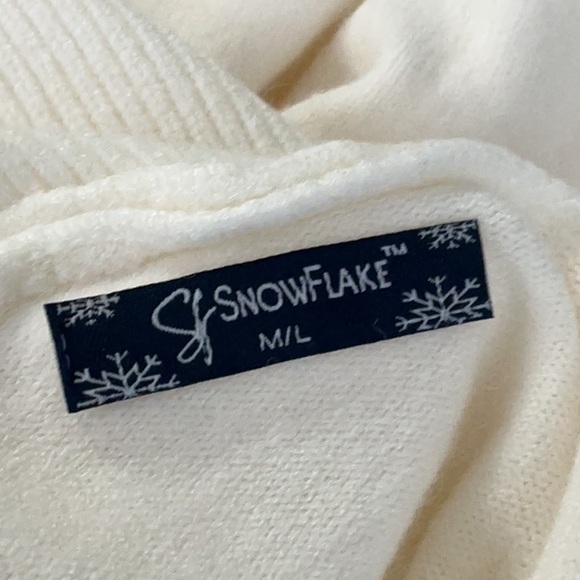 Snowflake New York Cream Color Turtleneck Tunic Sweater - Picture 7 of 10